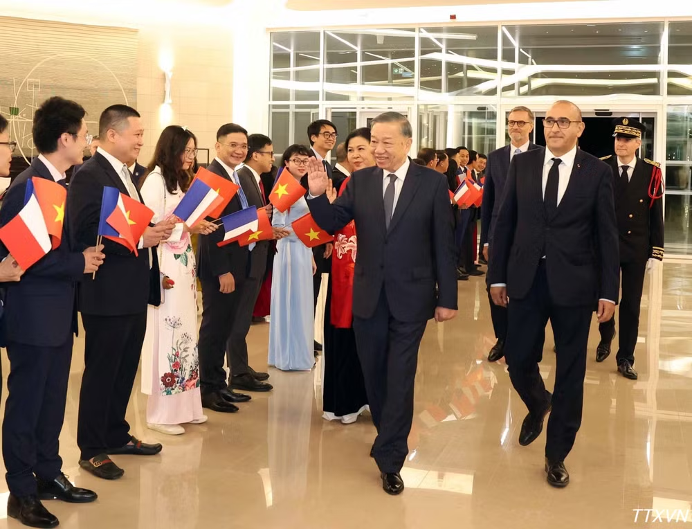 Tổng Bí thư, Chủ tịch nước Tô Lâm bắt đầu thăm chính thức Cộng hòa Pháp và dự Hội nghị Thượng đỉnh Không gian vũ trụ tại Paris