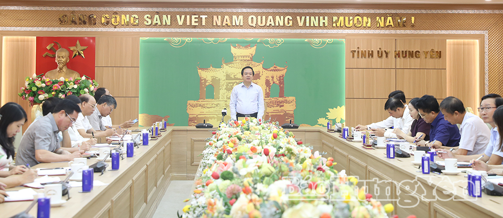 Thường trực Tỉnh ủy giao ban với Thường trực HĐND, UBND tỉnh, lãnh đạo Đoàn đại biểu Quốc hội tỉnh, Thường trực Ủy ban MTTQ Việt Nam tỉnh và cấp trưởng các tổ chức chính trị - xã hội tỉnh