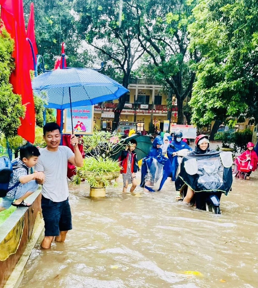 Hưng Yên: Mưa lớn gây ngập úng ở nhiều địa phương