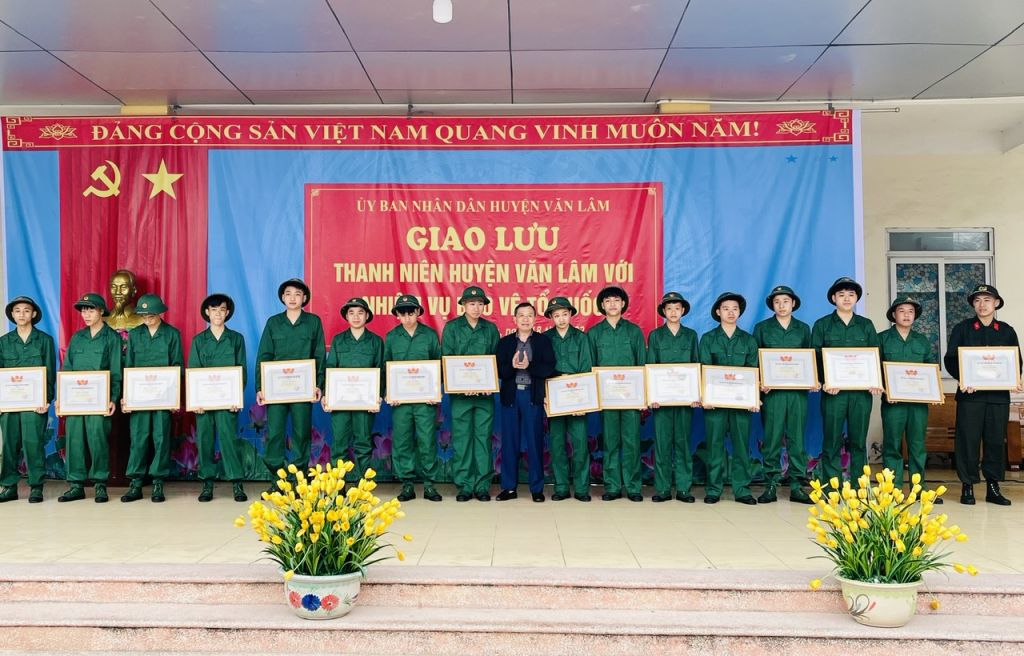 Giao lưu thanh niên huyện Văn Lâm với nhiệm vụ bảo vệ Tổ quốc năm 2024