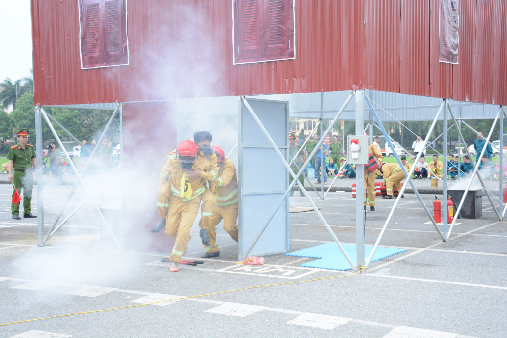 Thành phố Hưng Yên: Hội thi nghiệp vụ chữa cháy và cứu nạn, cứu hộ “Tổ liên gia an toàn phòng cháy, chữa cháy” năm 2024