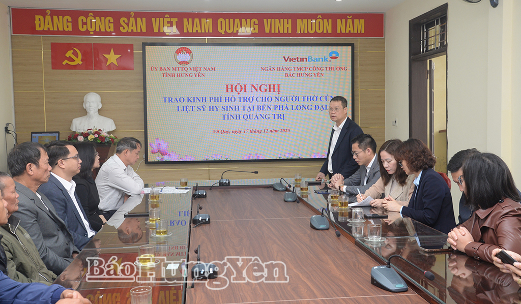 Trao kinh phí hỗ trợ cho người thờ cúng liệt sĩ hy sinh tại Bến phà Long Đại (Quảng Trị)