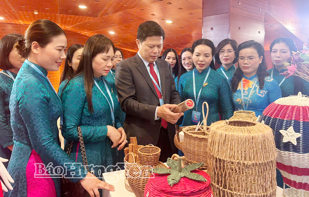 Đồng chí Trần Quốc Toản, Phó Bí thư Thường trực Tỉnh ủy, Chủ tịch Ủy ban MTTQ Việt Nam tỉnh dự Đại hội đại biểu Phụ nữ toàn quốc lần thứ XIV