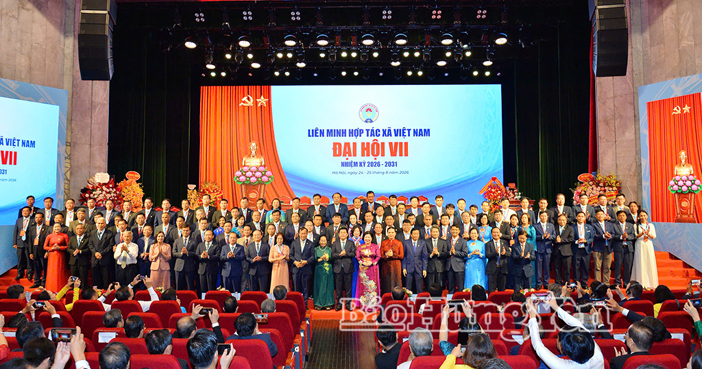 Đồng chí Trần Quốc Toản, Phó Bí thư Thường trực Tỉnh ủy, Chủ tịch Ủy ban MTTQ Việt Nam tỉnh dự Đại hội đại biểu toàn quốc Liên minh Hợp tác xã Việt Nam lần thứ VII