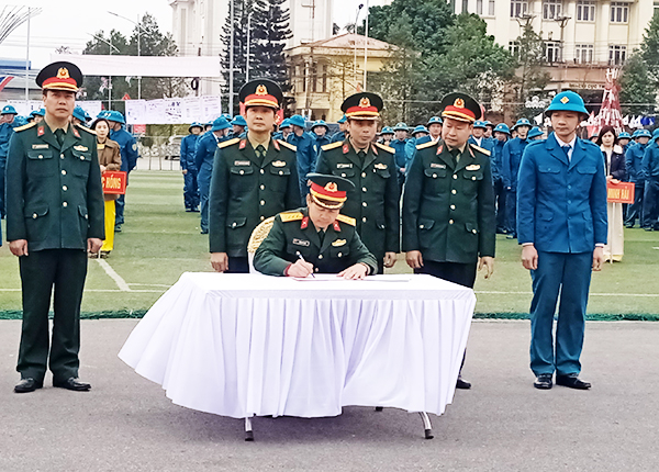 Các huyện Văn Lâm, Ân Thi: Ra quân huấn luyện năm 2024