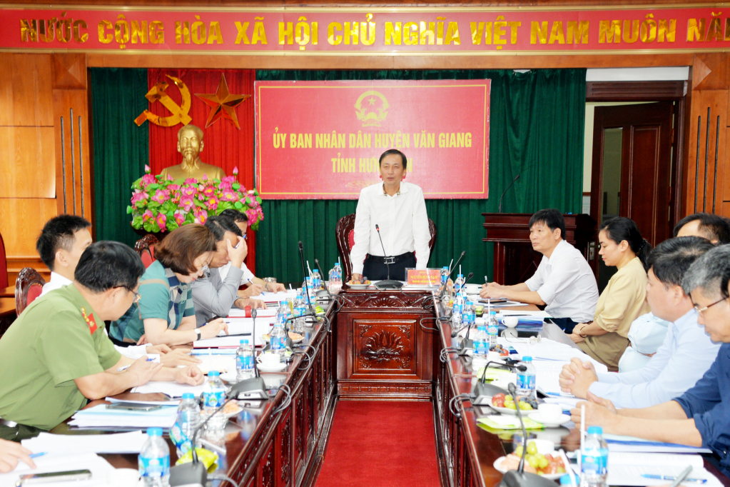 Đoàn công tác của UBND tỉnh làm việc với huyện Văn Giang về hoàn thiện các tiêu chí xây dựng huyện nông thôn mới nâng cao