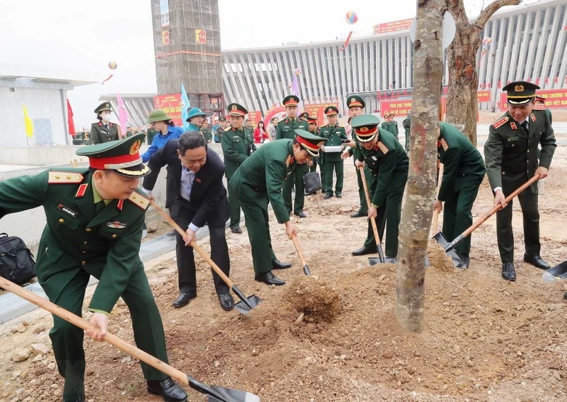 Bộ Quốc phòng phát động 'Tết trồng cây đời đời nhớ ơn Bác Hồ' Xuân Giáp Thìn