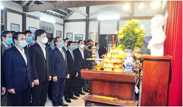 Dâng hoa tưởng nhớ Chủ tịch Hồ Chí Minh, Tổng Bí thư Nguyễn Văn Linh, tưởng niệm các anh hùng liệt sỹ