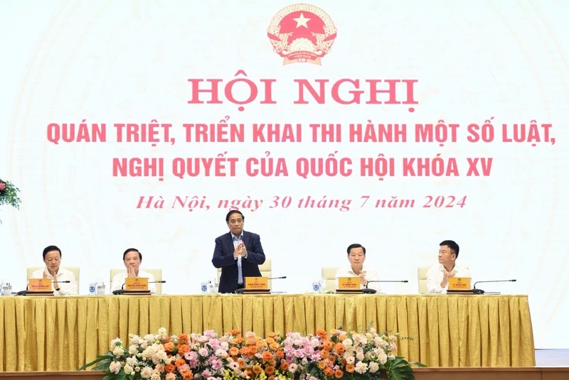 Đẩy mạnh hơn nữa, gắn kết chặt chẽ giữa xây dựng pháp luật với tổ chức thực thi pháp luật