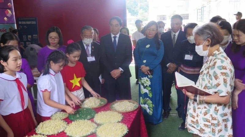 Công chúa Thái Lan Maha Chakri Sirindhorn làm việc tại tỉnh Lào Cai