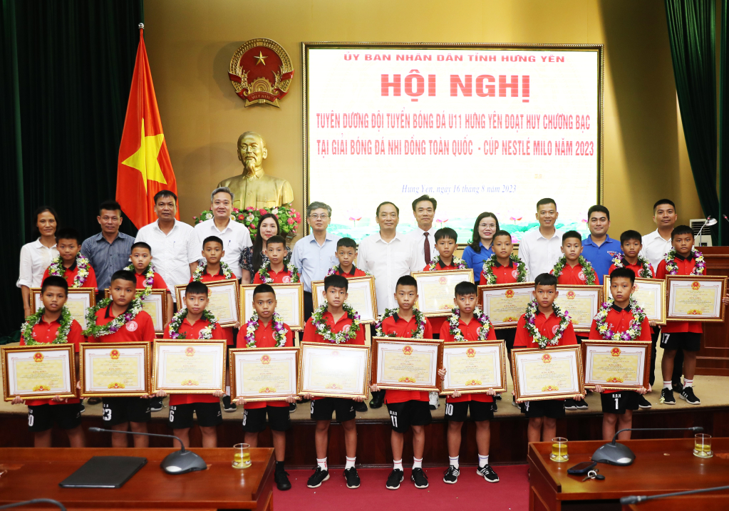 Gặp mặt, tuyên dương đội tuyển bóng đá U11 Hưng Yên đoạt Huy chương Bạc Giải bóng đá Nhi đồng toàn quốc Cúp Nestlé MILO 2023