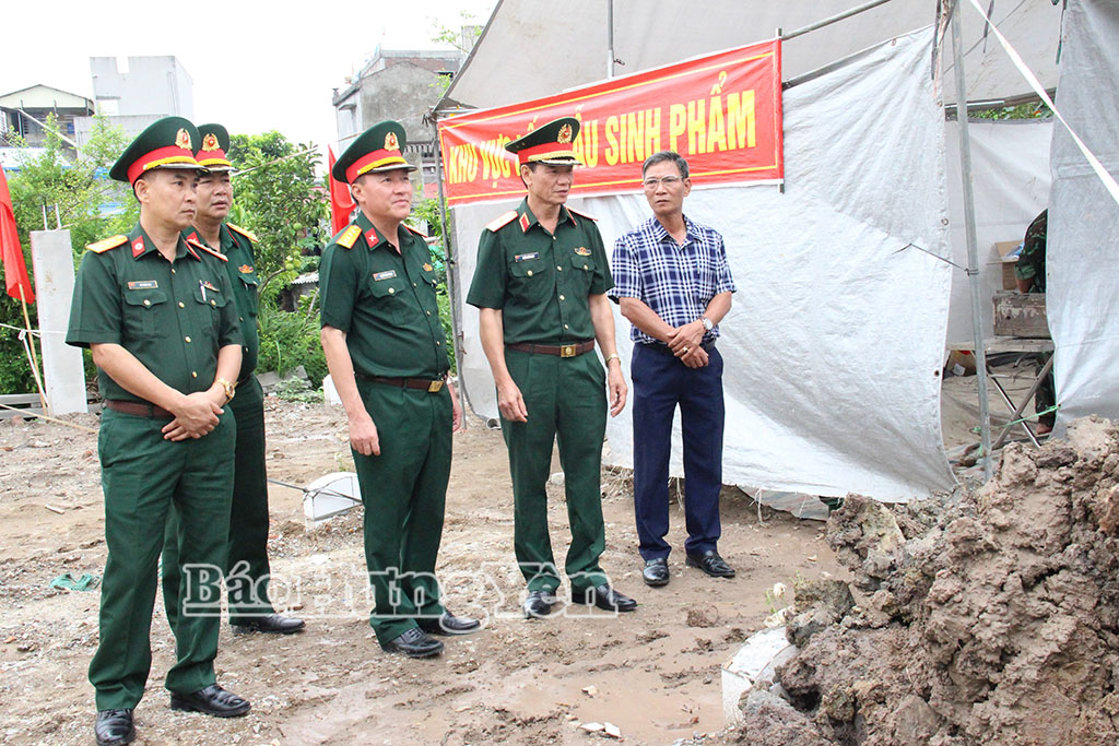 Kiểm tra công tác lấy mẫu hài cốt liệt sĩ chưa xác định được thông tin tại Nghĩa trang liệt sĩ Liên Hiệp
