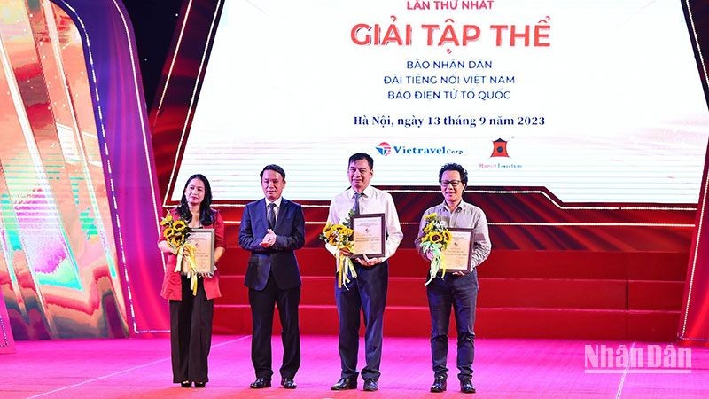 Trao giải Báo chí toàn quốc “Vì sự nghiệp phát triển Văn hóa, Thể thao và Du lịch” lần thứ 1