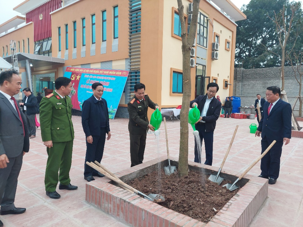 Khánh thành trụ sở làm việc Công an xã Tân Quang