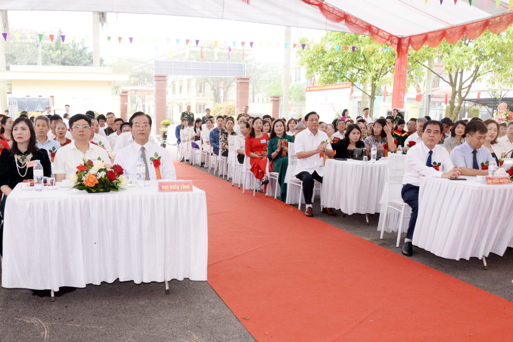 Xã Liên Nghĩa đón bằng công nhận đạt chuẩn nông thôn mới kiểu mẫu