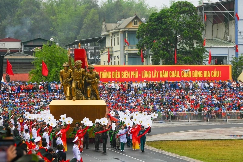 Diễu binh, diễu hành kỷ niệm trọng thể 70 năm Chiến thắng lịch sử Điện Biên Phủ