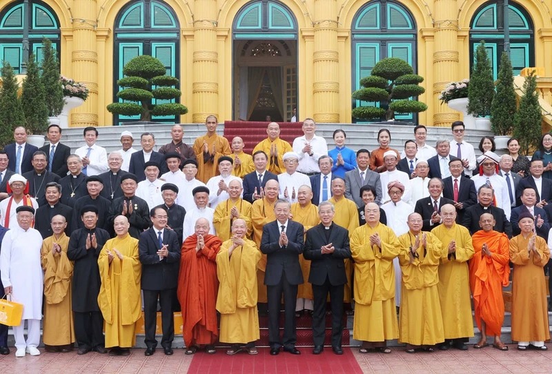 Chủ tịch nước Tô Lâm gặp mặt Đoàn đại biểu lãnh đạo chức sắc các tổ chức tôn giáo