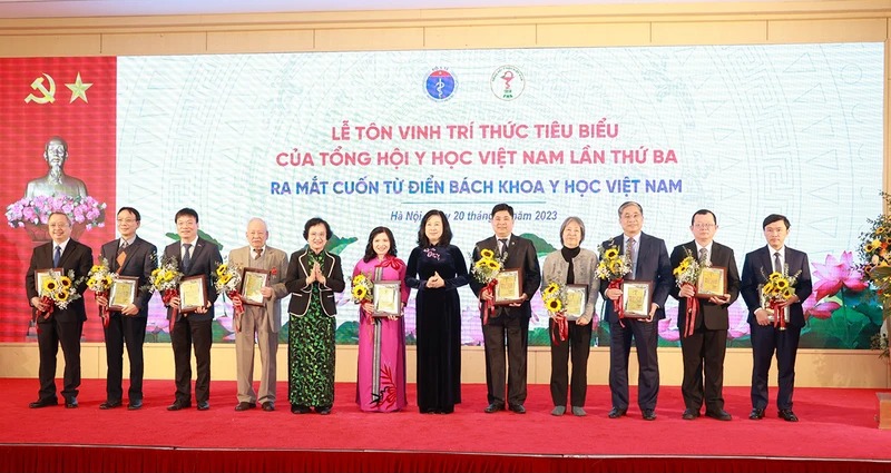 Tôn vinh 61 trí thức tiêu biểu ngành y và ra mắt Từ điển Bách khoa y học Việt Nam
