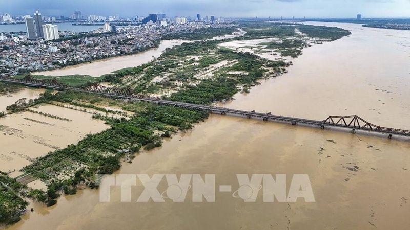 Lũ trên sông Hồng tại Hà Nội biến đổi chậm, dưới báo động 3