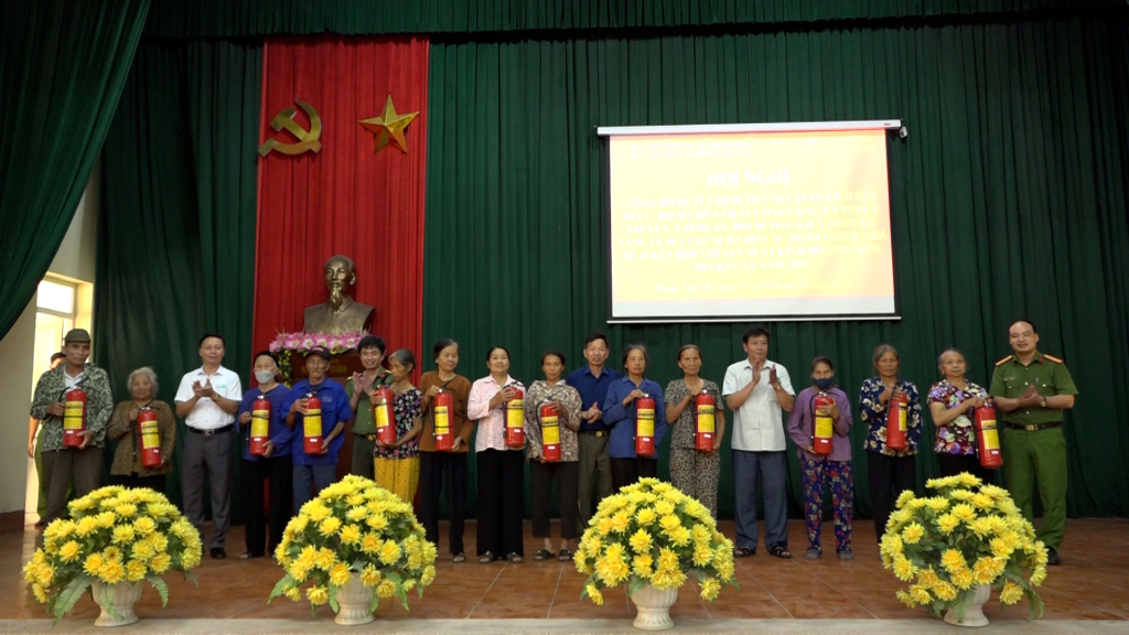 Xây dựng điển hình trong phong trào “Toàn dân bảo vệ an ninh Tổ quốc”