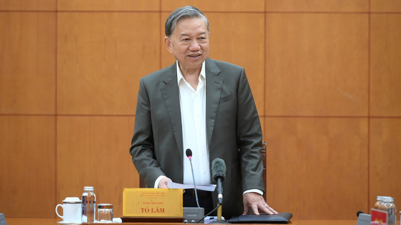 Chăm lo toàn diện, đầy đủ vật chất, tinh thần người có công với cách mạng