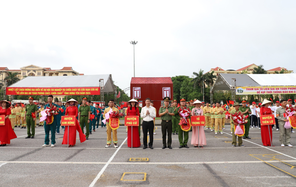 Hội thi nghiệp vụ chữa cháy và cứu nạn, cứu hộ “Tổ liên gia an toàn phòng cháy, chữa cháy” tỉnh năm 2024