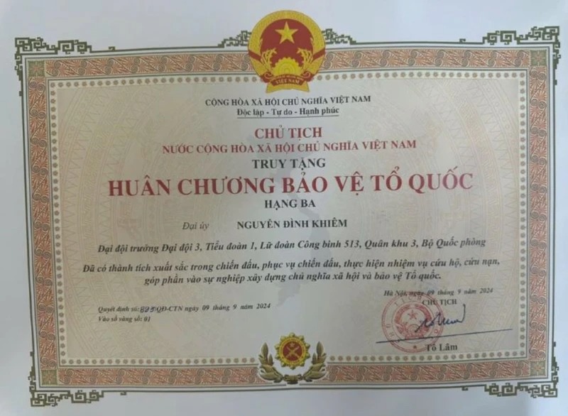 Chủ tịch nước truy tặng Đại úy Nguyễn Đình Khiêm Huân chương Bảo vệ Tổ quốc hạng Ba