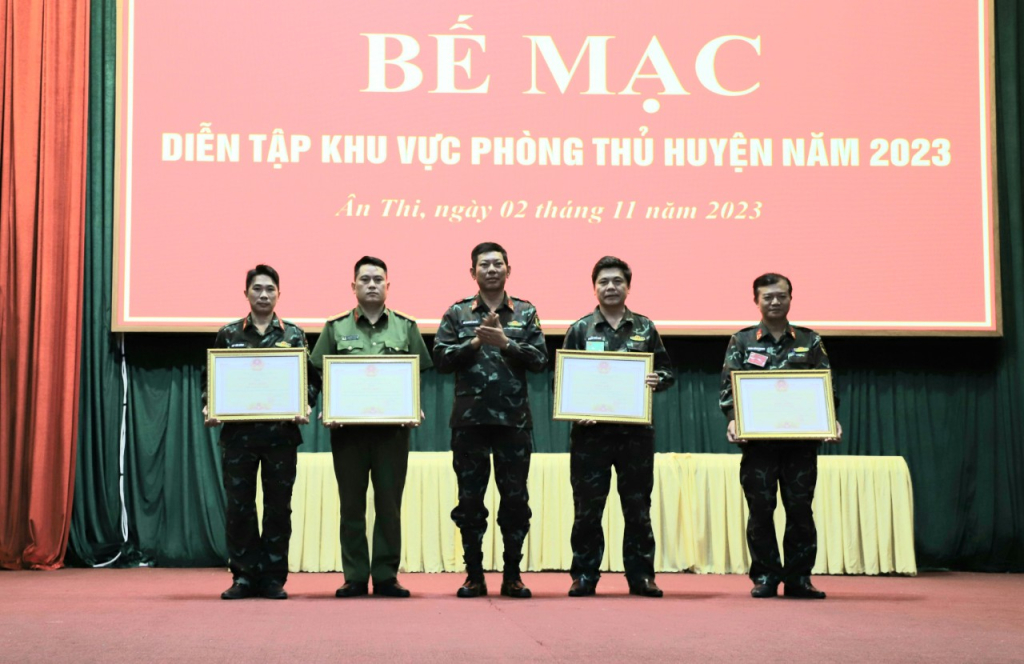 Bế mạc diễn tập khu vực phòng thủ huyện Ân Thi năm 2023