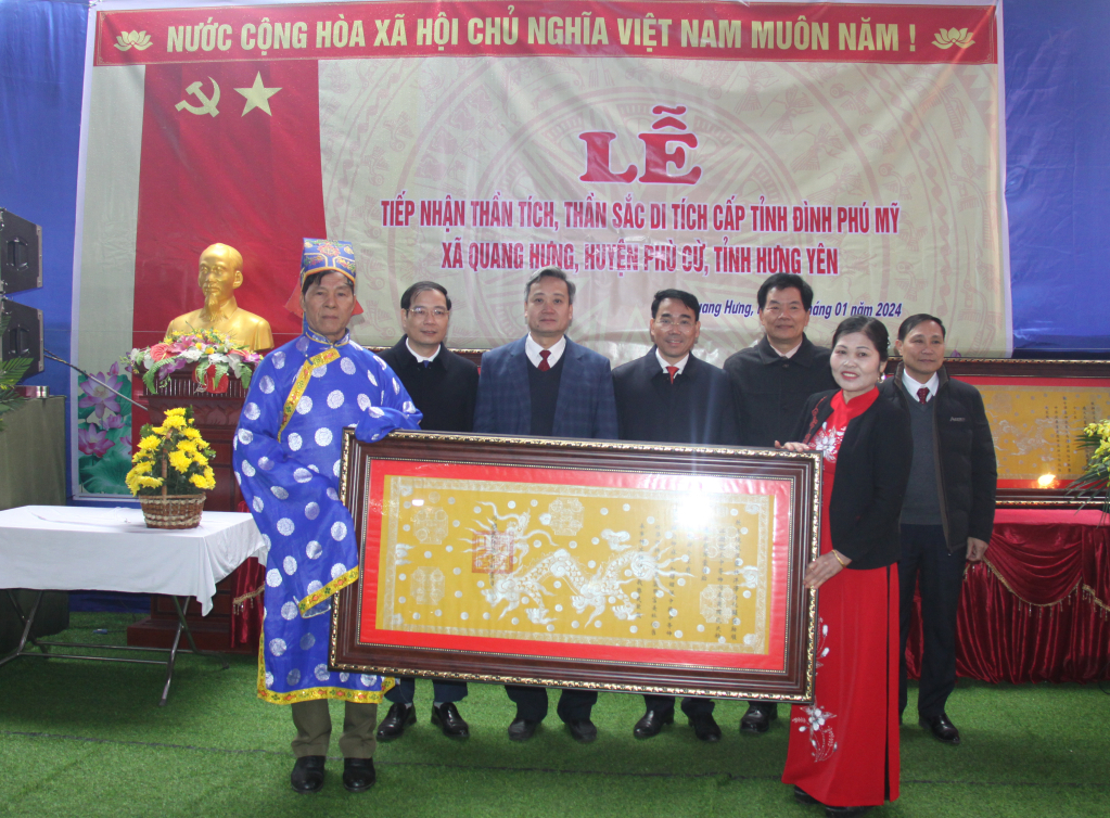 Tiếp nhận thần tích, thần sắc di tích lịch sử cấp tỉnh đình Phú Mỹ