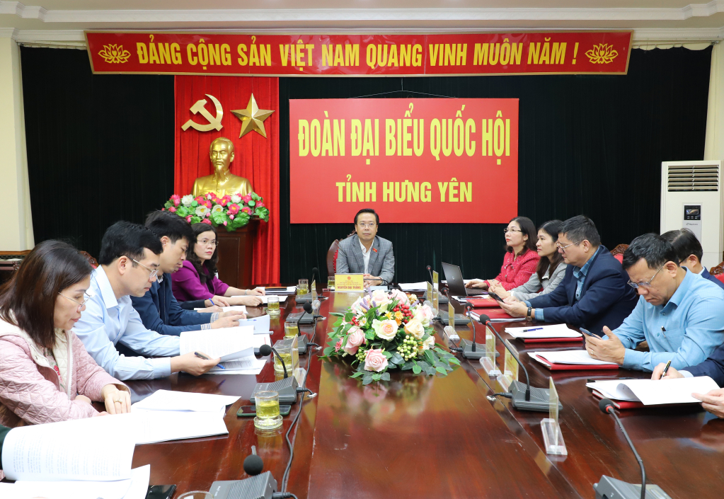 Ủy ban Thường vụ Quốc hội chất vấn các vấn đề thuộc lĩnh vực tài chính và ngoại giao