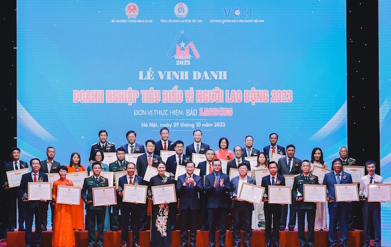 Vinh danh 