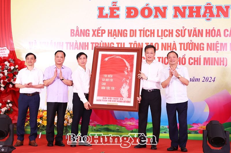 Lễ đón nhận Bằng xếp hạng Di tích lịch sử văn hóa cấp tỉnh và khánh thành trùng tu, tôn tạo Nhà Tưởng niệm bà Hoàng Thị Loan