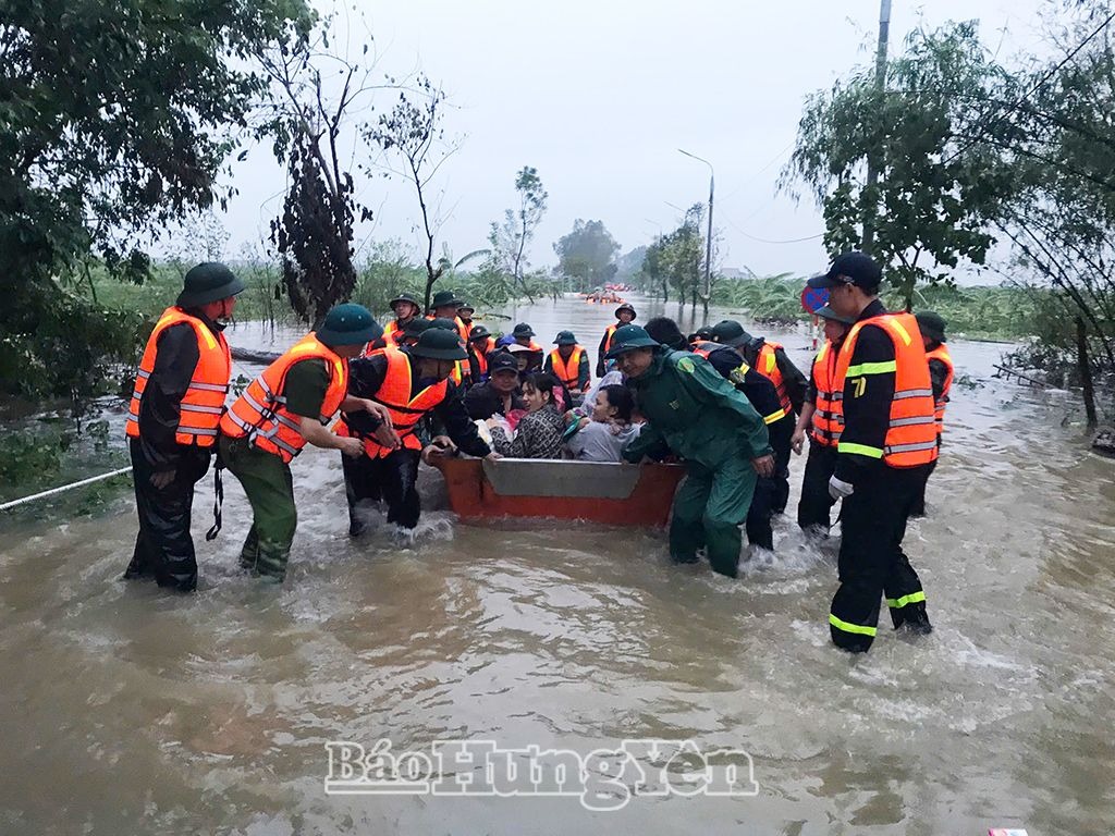 Bộ Chỉ huy quân sự tỉnh: Di dời trên 12 nghìn người đến nơi tránh lũ an toàn