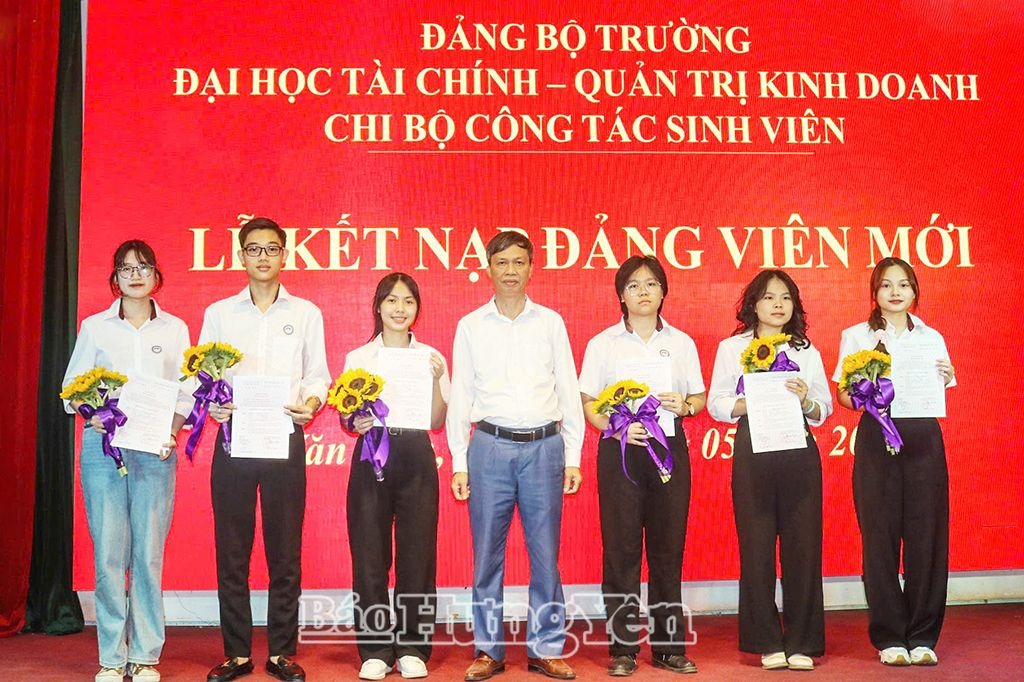 Chú trọng công tác phát triển đảng viên 