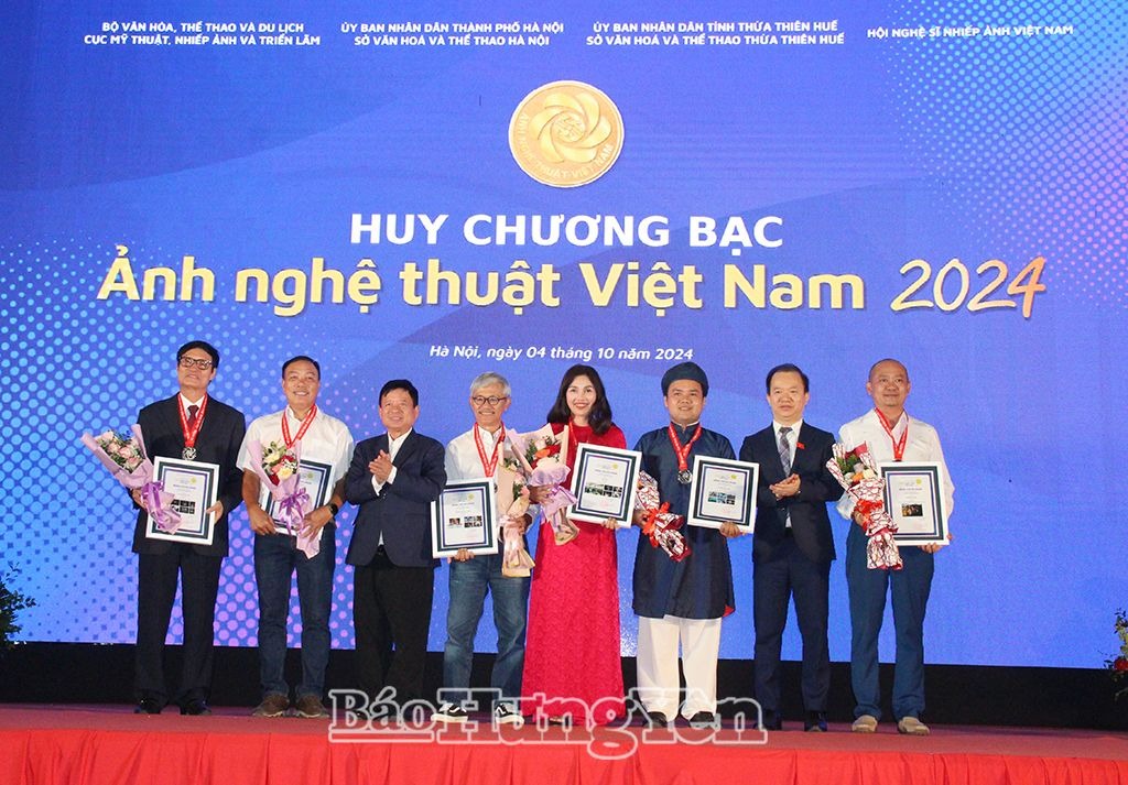 Nghệ sĩ nhiếp ảnh Nguyễn Khắc Hào, nguyên Phó Bí thư Thường trực Tỉnh ủy Hưng Yên đoạt Huy chương Bạc tại Cuộc thi và Triển lãm Ảnh nghệ thuật Việt Nam năm 2024