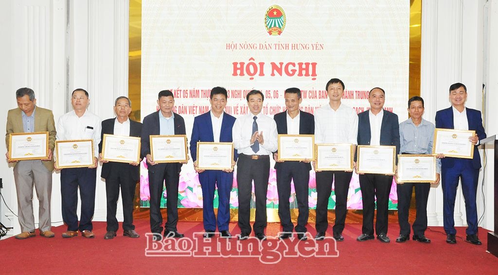 Sơ kết 5 năm thực hiện 3 nghị quyết của Ban Chấp hành Trung ương Hội Nông dân Việt Nam về xây dựng tổ chức Hội Nông dân Việt Nam trong sạch, vững mạnh