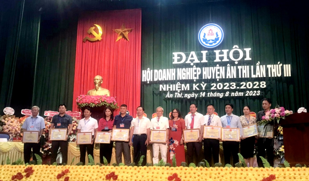 Kỷ niệm 19 năm Ngày Doanh nhân Việt Nam (13/10/2004 – 13/10/2023): Phát huy vai trò cầu nối của cộng đồng doanh nghiệp Hưng Yên