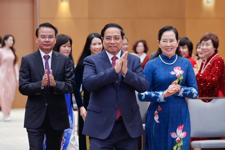 Thủ tướng: Phụ nữ Việt Nam vượt qua chính mình, trở thành lực lượng nòng cốt, nhân tố kiến tạo tiến trình đổi mới và phát triển