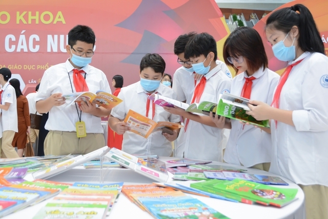 Bảo đảm sách giáo khoa, giáo viên kịp thời cho năm học 2023 - 2024​