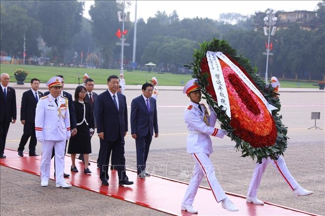 Tổng Bí thư, Chủ tịch nước Trung Quốc Tập Cận Bình vào Lăng viếng Chủ tịch Hồ Chí Minh