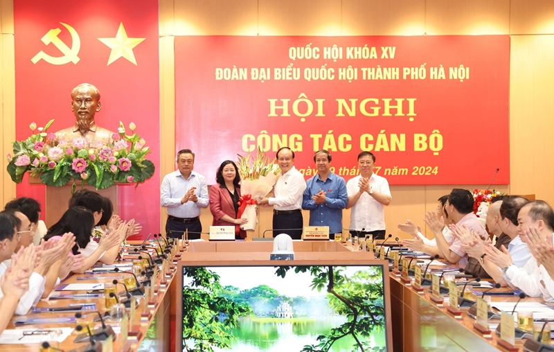 Đồng chí Bùi Thị Minh Hoài được bầu làm Trưởng đoàn đại biểu Quốc hội thành phố Hà Nội