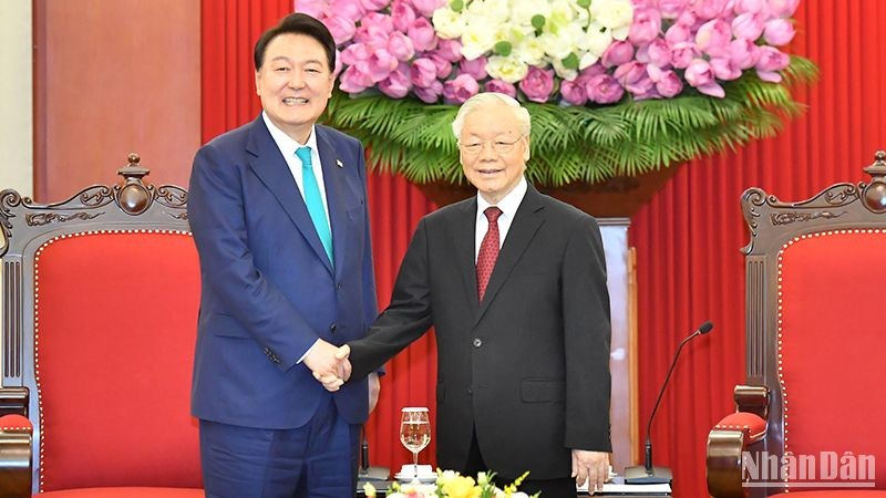 Tổng Bí thư Nguyễn Phú Trọng tiếp Tổng thống Hàn Quốc Yoon Suk Yeol