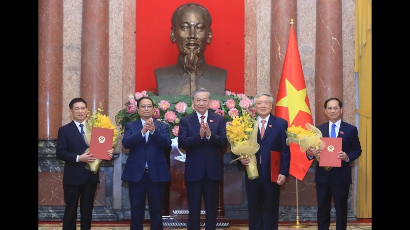 Tổng Bí thư, Chủ tịch nước Tô Lâm trao quyết định bổ nhiệm 3 Phó Thủ tướng và 2 Bộ trưởng