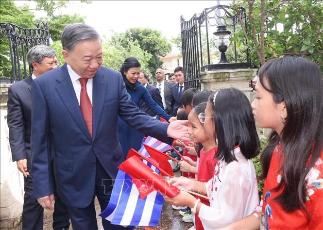 Phát huy tinh thần đại đoàn kết, bản lĩnh và trí tuệ Việt