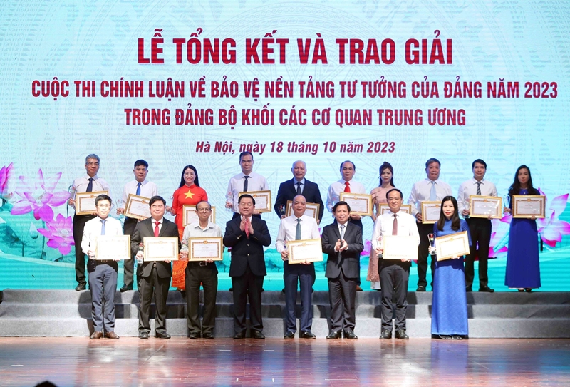 Trao giải Cuộc thi chính luận về bảo vệ nền tảng tư tưởng của Đảng