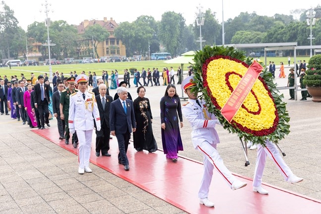 Đoàn đại biểu Mặt trận Tổ quốc Việt Nam vào Lăng viếng Chủ tịch Hồ Chí Minh